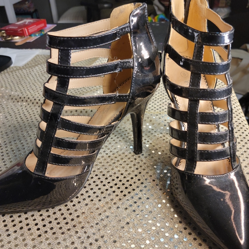 Black high heel shoes New!!